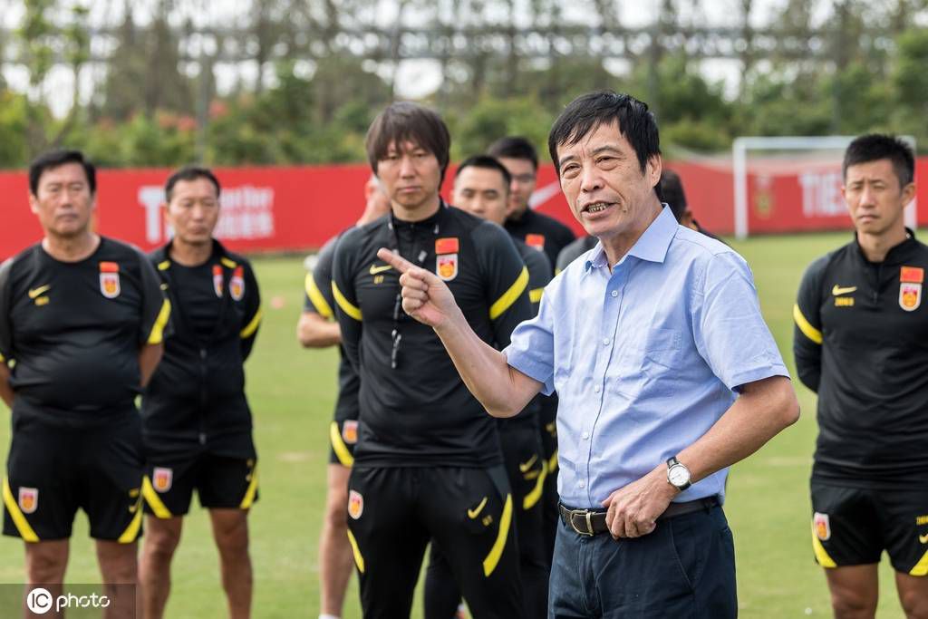 曼城2-0领先水晶宫。